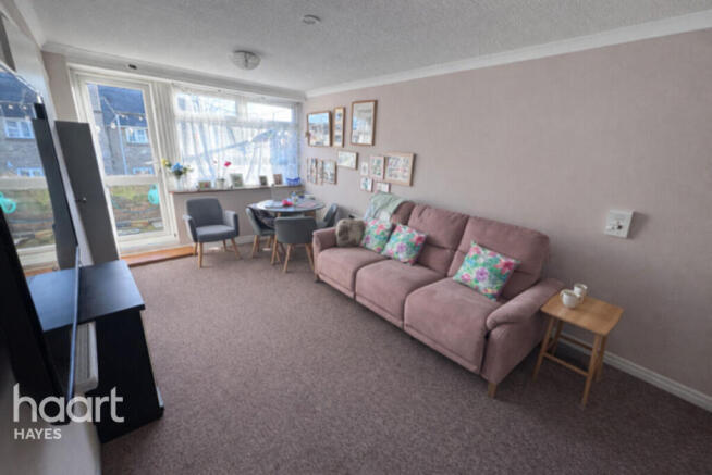 1 bed property, in Lych Gate Walk, £225,000