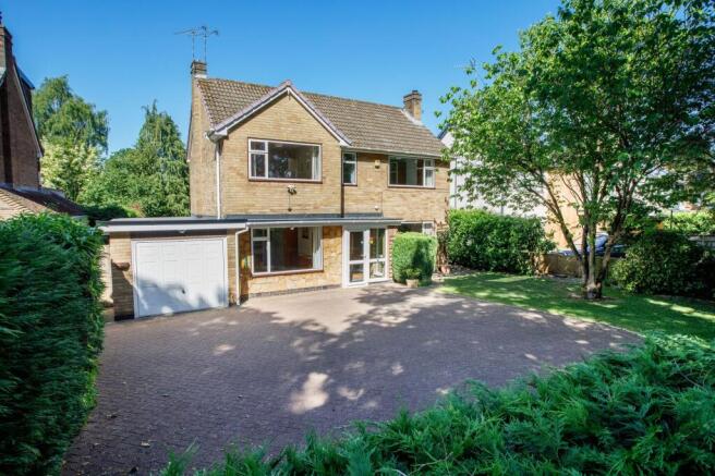 4 bed property, in Park Road, £850,000