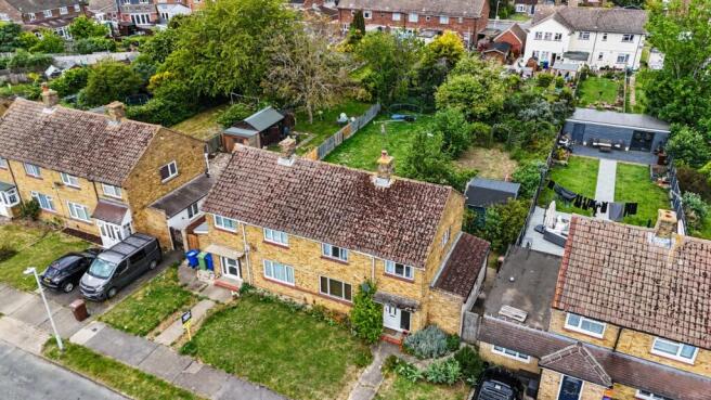 3 bed property, in Kent Avenue, £290,000