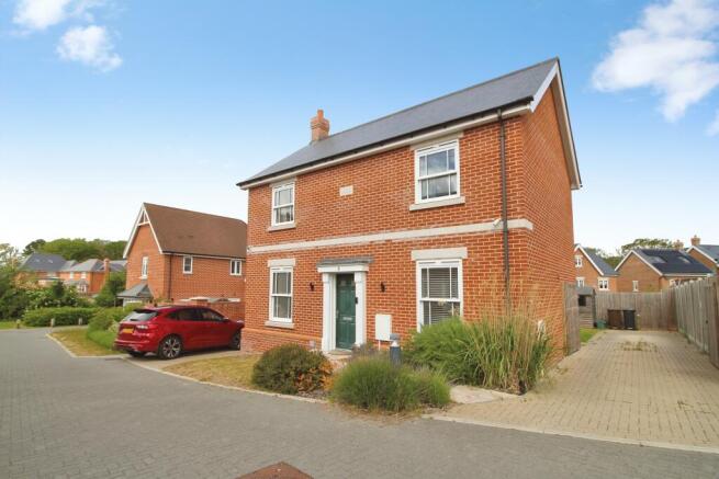 3 bed property, in Bonita Walk, £460,000