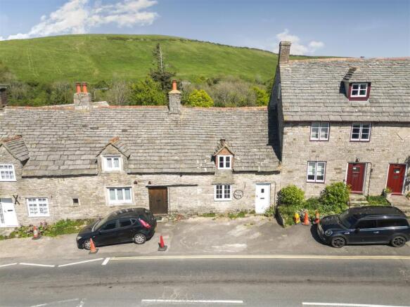 2 bed property, in East Street, £250,000