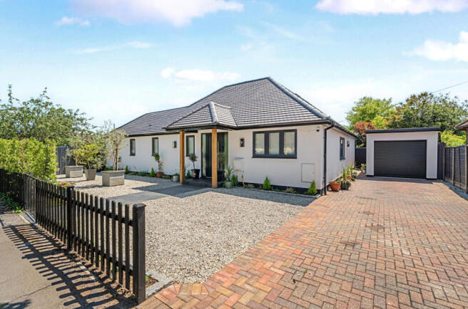 4 bed property, in Woking, £1,000,000