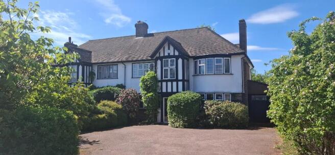 4 bed property, in Bromley Common, £950,000