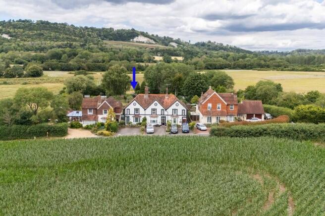 3 bed property, in Old Reigate Road, £675,000