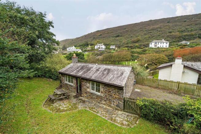 1 bed property, in Crackington Haven, £275,000