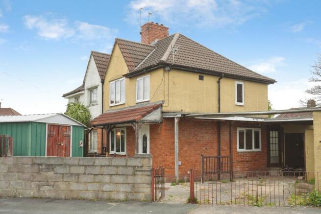 3 bed property, in Ruthven Road, £225,000