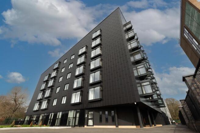 2 bed property, in City Green, £250,000