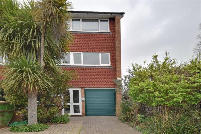3 bed property, in Hamlea Close, £750,000