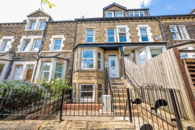 6 bed property, in Nydd Vale Terrace, £350,000