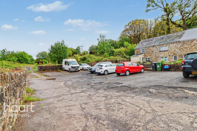 2 bed property, in Varteg Road, £170,000
