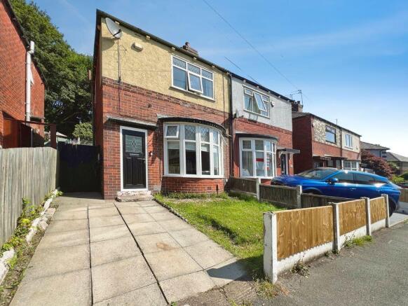 2 bed property, in Orwell Road, £200,000
