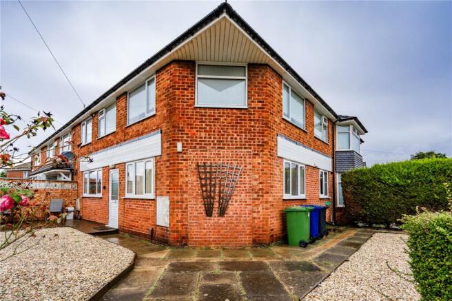 2 bed property, in Bayswater Place, £95,000