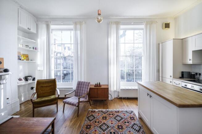 1 bed property, in Liverpool Road, £450,000