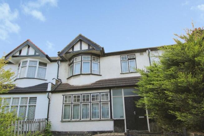 3 bed property, in Lower Addiscombe Road, £400,000