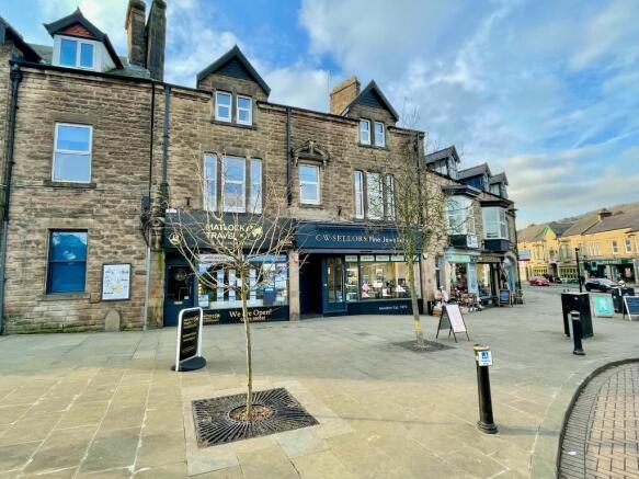 1 bed property, in Crown Square, £115,000