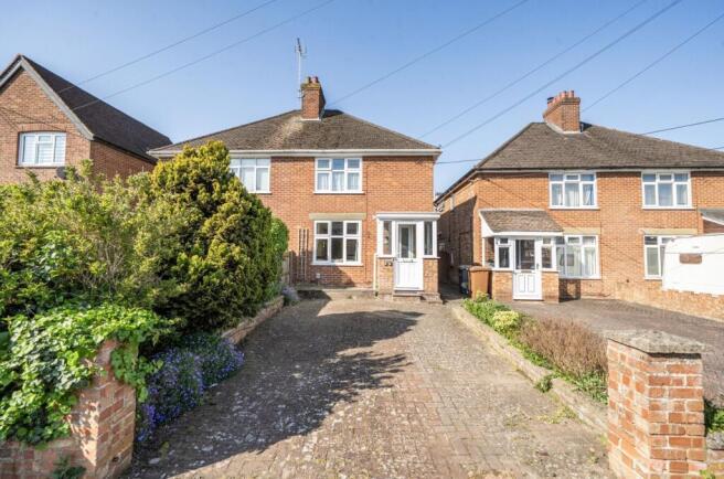 3 bed property, in Batchelors Barn Road, £299,950