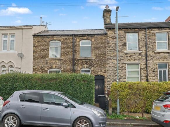 3 bed property, in Brook Street, £120,000