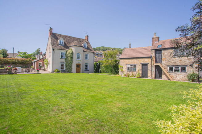 6 bed property, in Old Town, £1,175,000