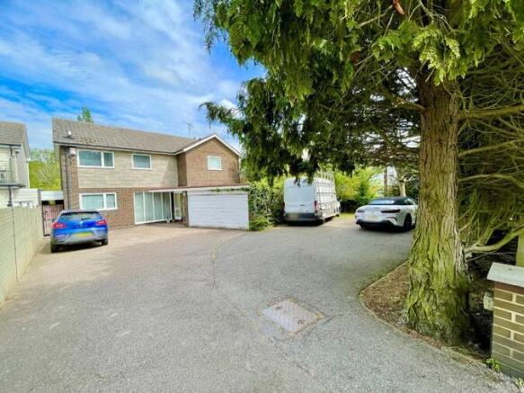 4 bed property, in Kiln Road, £725,000