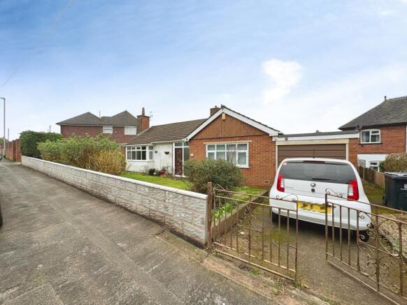 2 bed property, in Star & Garter Road, £170,000
