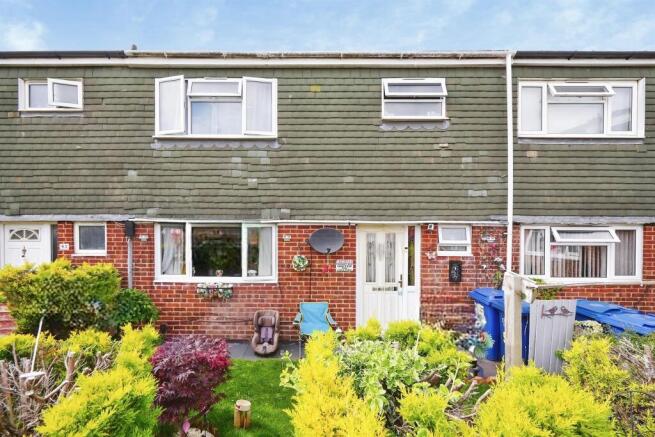 3 bed property, in Leach Road, £285,000