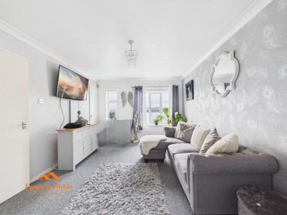 2 bed property, in Hufling Court, £60,000