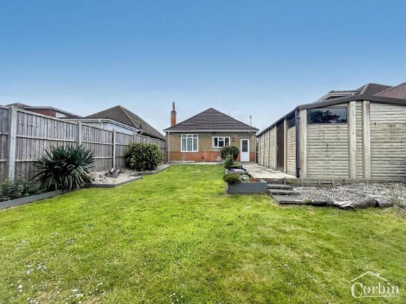 3 bed property, in Strathmore Road, £365,000
