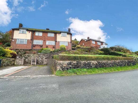 3 bed property, in Sandy Lane, £195,000