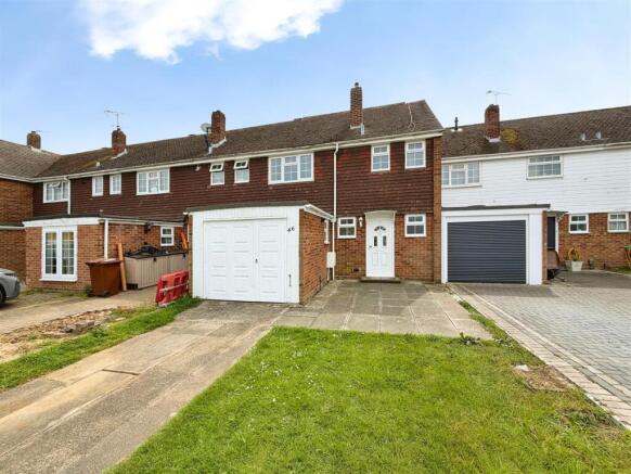 4 bed property, in Oastview, £375,000