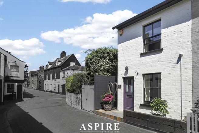 2 bed property, in High Street, £565,000