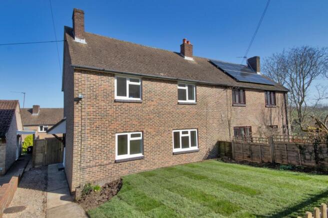 3 bed property, in Tumblefield Road, £450,000