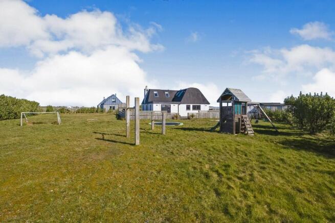 5 bed property, in Crossapol, £420,000