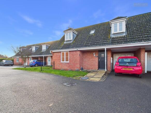 2 bed property, in Jubilee Way, £225,000