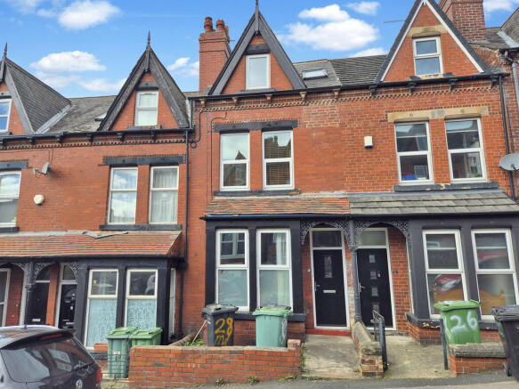 4 bed property, in Manor Drive, £280,000