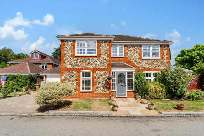 4 bed property, in Manor Park, £775,000