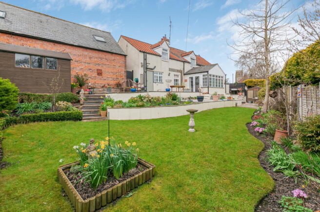 3 bed property, in The Green, £465,000