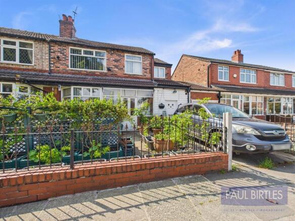 5 bed property, in Davyhulme Road, £450,000
