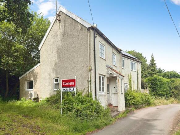 3 bed property, in Lower Coombses, £225,000