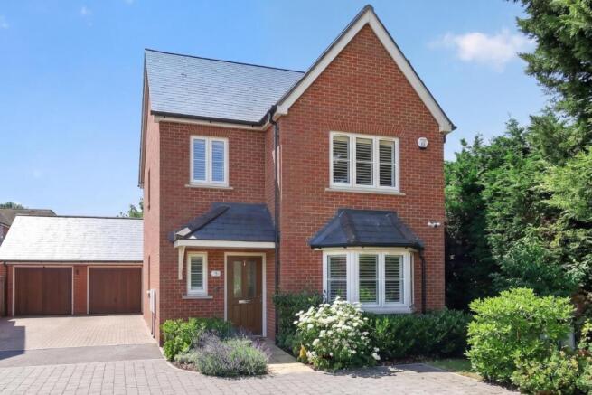 3 bed property, in Silver Court, £675,000