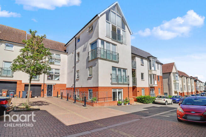 2 bed property, in Montfort Drive, £240,000