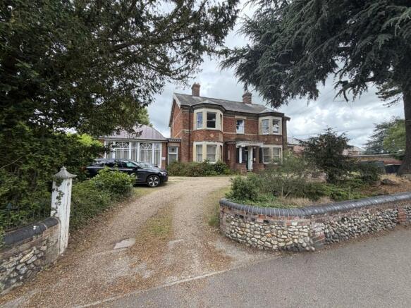 10 bed property, in 49 Norwich Road, £375,000