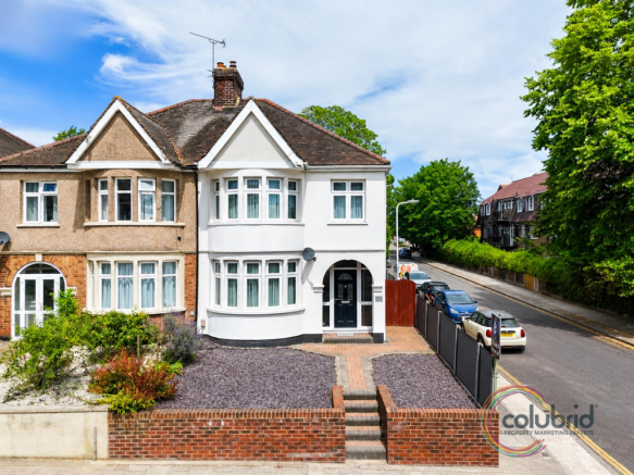 3 bed property, in Upminster Road, £635,000