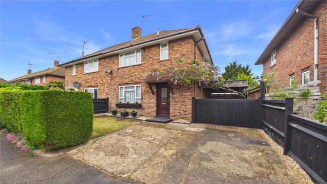 2 bed property, in Chobham, £425,000