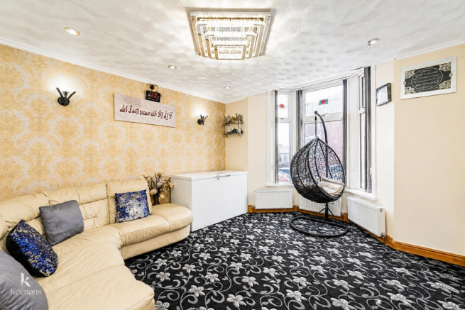 5 bed property, in Lynwood Road, £265,000
