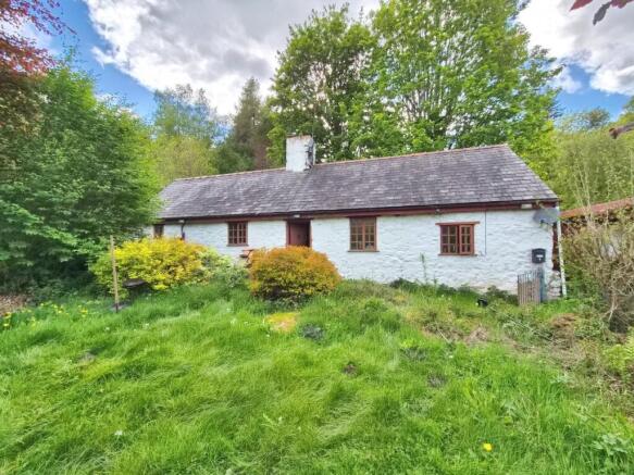2 bed property, in The Nant, £100,000