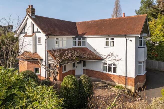 4 bed property, in Canford Cliffs Road, £995,000