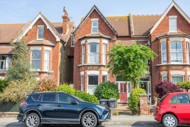 1 bed property, in Beltinge Road, £170,000