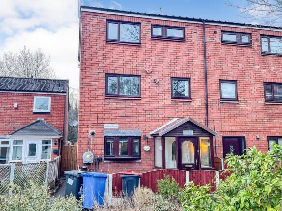 5 bed property, in Nelson Road, £230,000