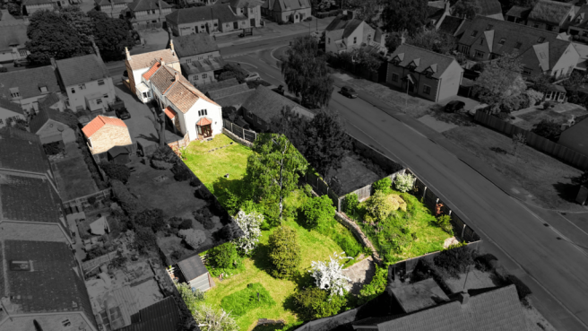 4 bed property, in The Green, £500,000