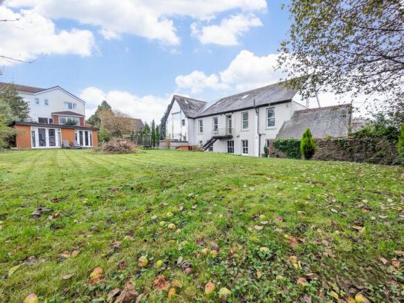 7 bed property, in Fronheulog, £560,000